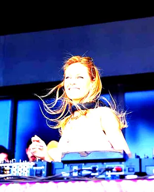 Nora En Pure Hollywood